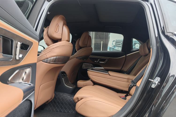 Used Mercedes-Benz E-Class 2024 E 300 L Luxury Model Interior 5