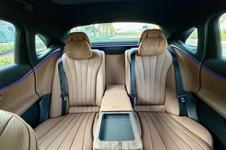 Used Mercedes-Benz E-Class 2024 Refresh E 300 L Stylish Edition Interior 6
