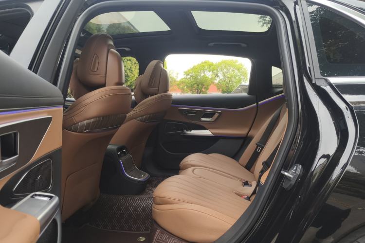 Used Mercedes-Benz E-Class 2024 Refresh E 300 L Stylish Edition Interior 6
