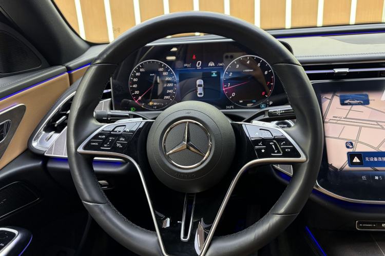Used Mercedes-Benz E-Class 2024 Refresh E 300 L Stylish Edition Interior 6