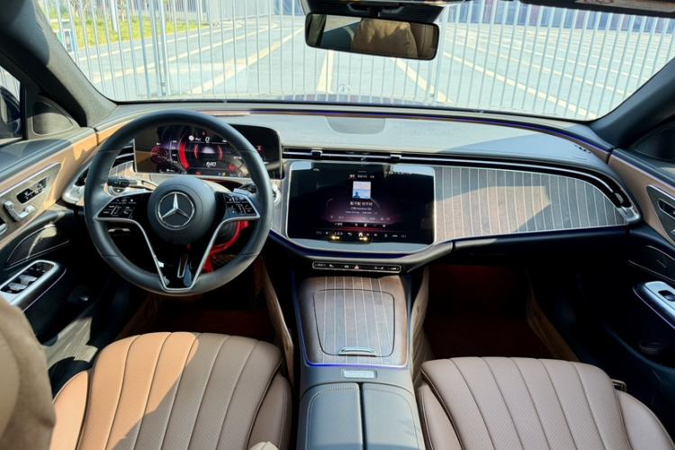 Used Mercedes-Benz E-Class 2024 Refresh E 300 L Stylish Edition Interior 7