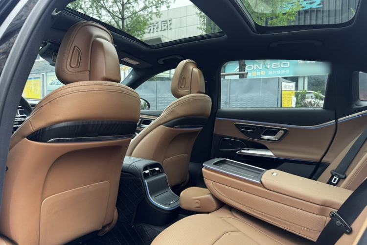 Used Mercedes-Benz E-Class 2024 E 300 L Fashion Sport Model Interior 7