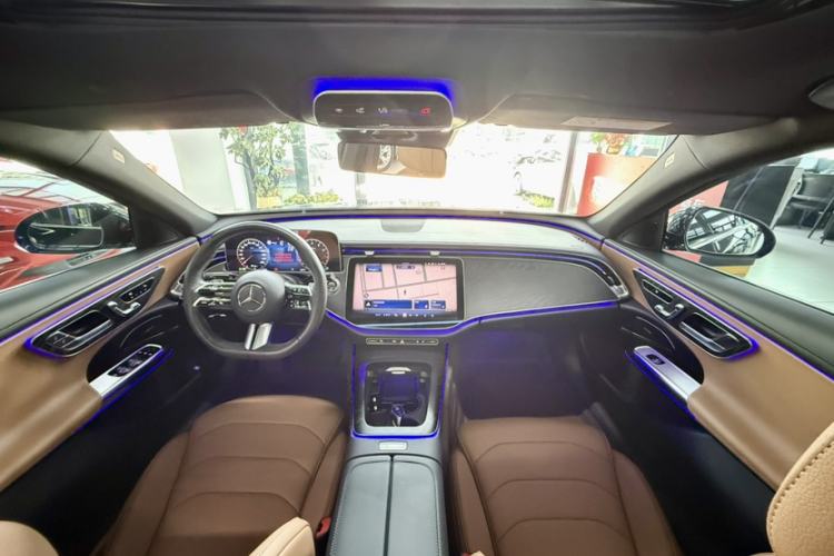 Used Mercedes-Benz E-Class 2024 Facelift E 300 L Fashion Sport Edition Interior 7