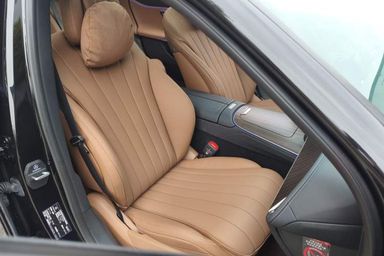 Used Mercedes-Benz E-Class 2024 Refresh E 300 L Stylish Edition Interior 8