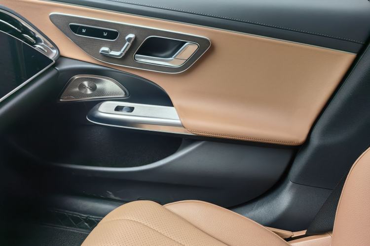 Used Mercedes-Benz E-Class 2024 E 300 L Luxury Model Interior 8