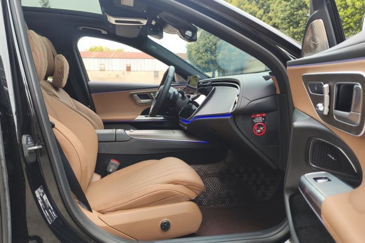 Used Mercedes-Benz E-Class 2024 Refresh E 300 L Stylish Edition Interior 9