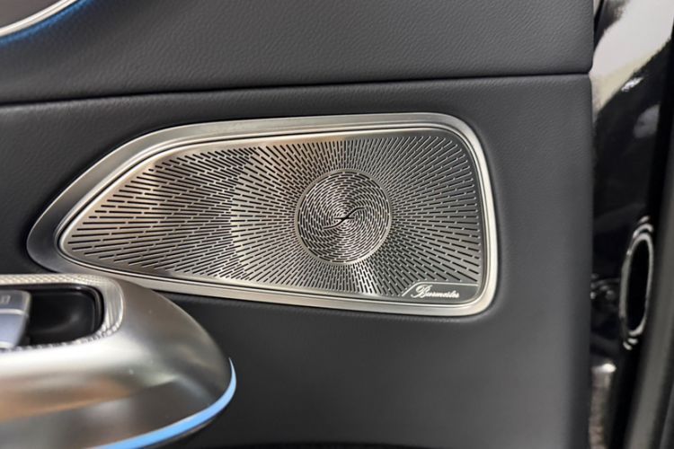 Used Mercedes-Benz E-Class 2024 Revised E 300 L Luxury Sports Edition Interior 9