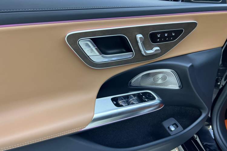 Used Mercedes-Benz E-Class 2024 Facelift E 300 L Luxury Edition Interior 9