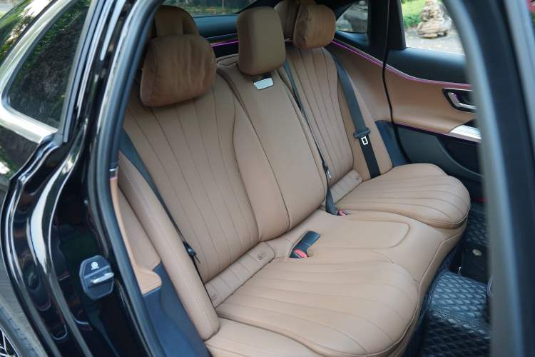 Used Mercedes-Benz E-Class 2024 E 260 L Interior 9