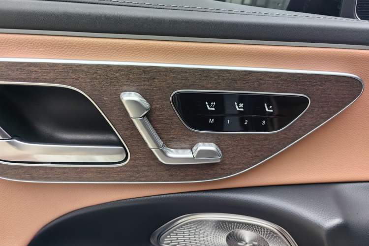 Used Mercedes-Benz E-Class 2024 E 300 L Luxury Model Interior 9