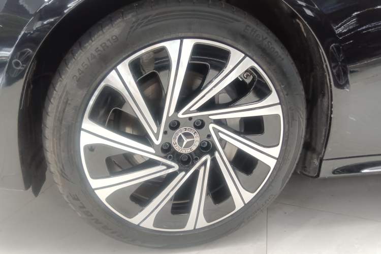 Used Mercedes-Benz E-Class 2024 E 300 L Luxury Model Left Front Wheel Hub
