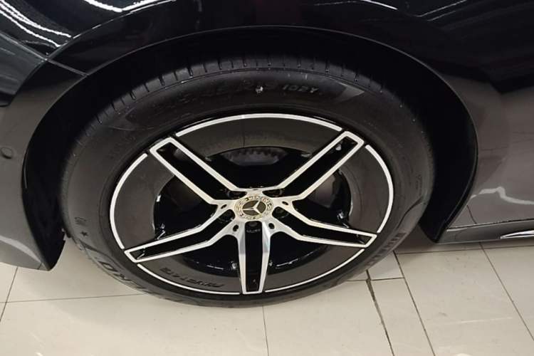 Used Mercedes-Benz E-Class 2024 E 300 L Luxury Sport Model Left Front Wheel Hub
