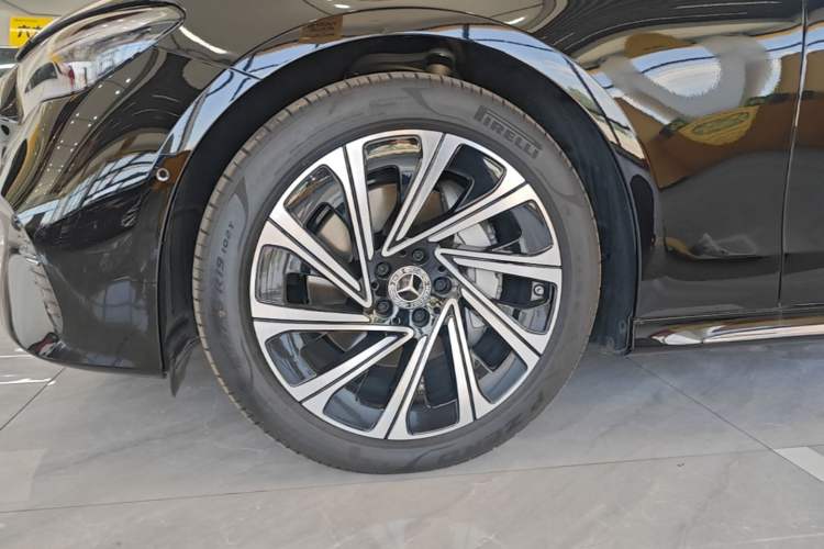 Used Mercedes-Benz E-Class 2024 E 300 L Luxury Model Left Front Wheel Hub