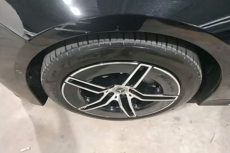 Used Mercedes-Benz E-Class 2024 Revised E 300 L Luxury Sports Edition Left Front Wheel Hub