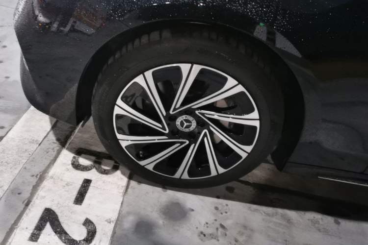 Used Mercedes-Benz E-Class 2024 E 300 L Luxury Model Left Front Wheel Hub