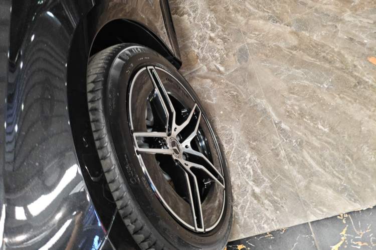 Used Mercedes-Benz E-Class 2024 E 260 Sport Edition Left Front Wheel Hub