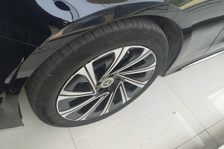Used Mercedes-Benz E-Class 2024 E 300 L Luxury Model Left Front Wheel Hub