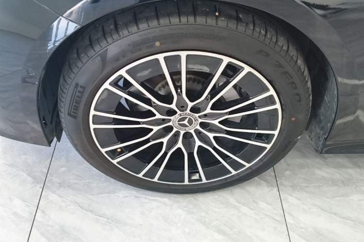 Used Mercedes-Benz E-Class 2024 E 300 L Luxury Model Left Front Wheel Hub