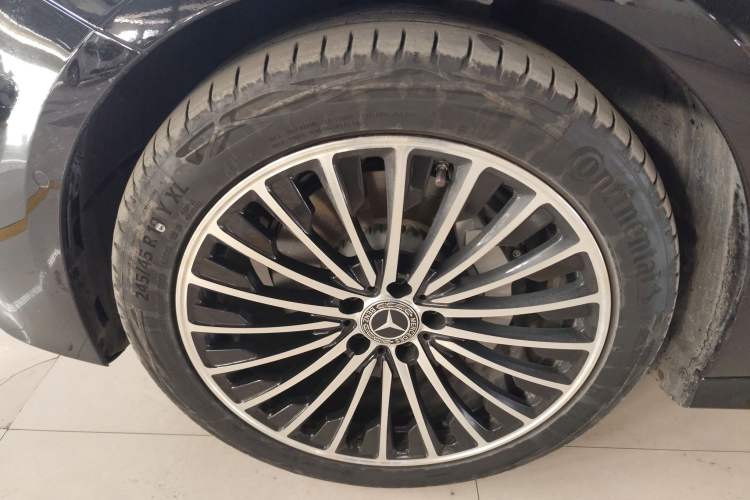Used Mercedes-Benz E-Class 2024 E 300 L Luxury Model Left Front Wheel Hub