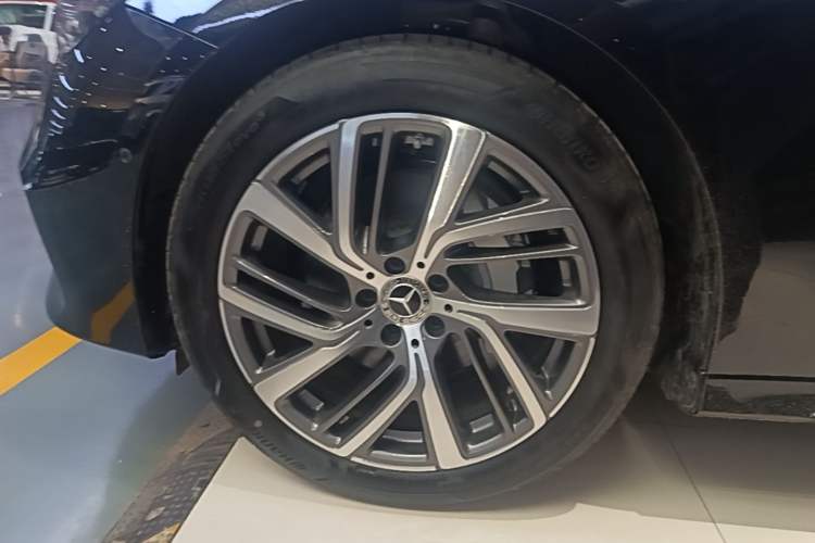 Used Mercedes-Benz E-Class 2024 Refresh E 300 L Stylish Edition Left Front Wheel Hub