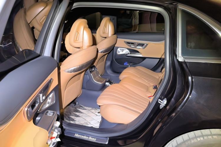 Used Mercedes-Benz E-Class 2024 E 300 L Luxury Model Left Rear Seat