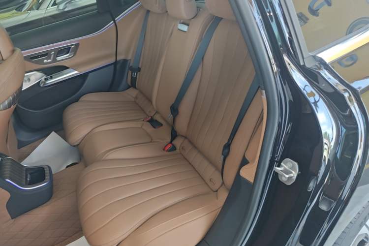 Used Mercedes-Benz E-Class 2024 E 300 L Luxury Model Left Rear Seat