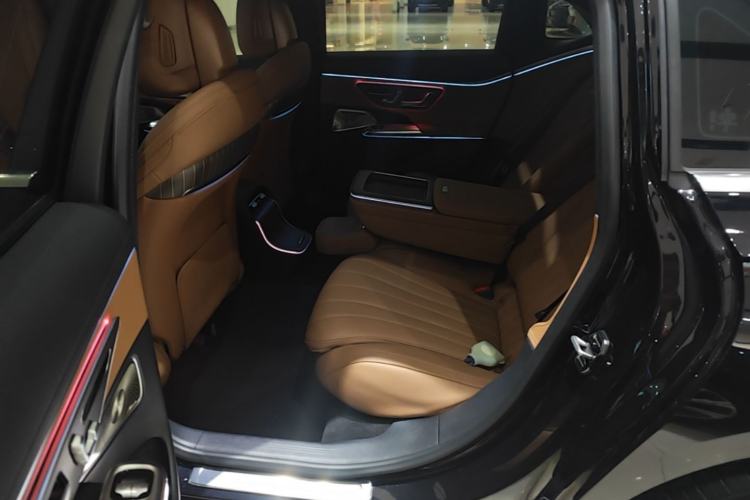 Used Mercedes-Benz E-Class 2024 Facelift E 300 L Luxury Edition Left Rear Seat
