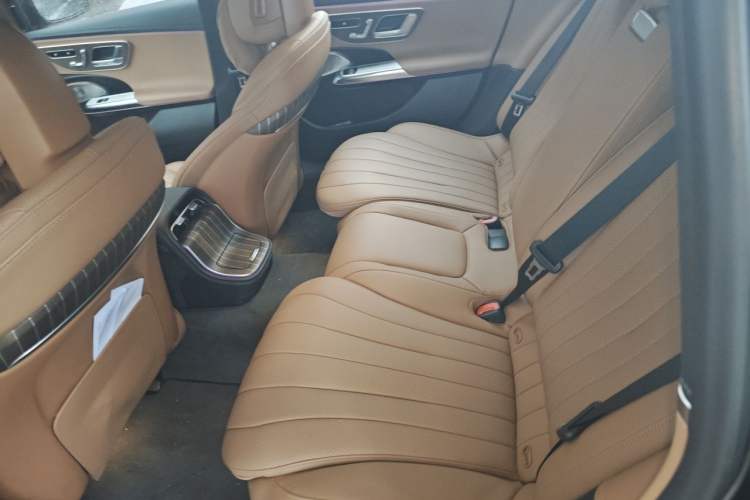 Used Mercedes-Benz E-Class 2024 Facelift E 300 L Luxury Edition Left Rear Seat