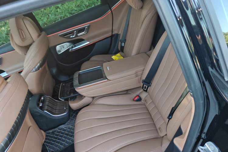 Used Mercedes-Benz E-Class 2024 E 300 L Luxury Model Left Rear Seat