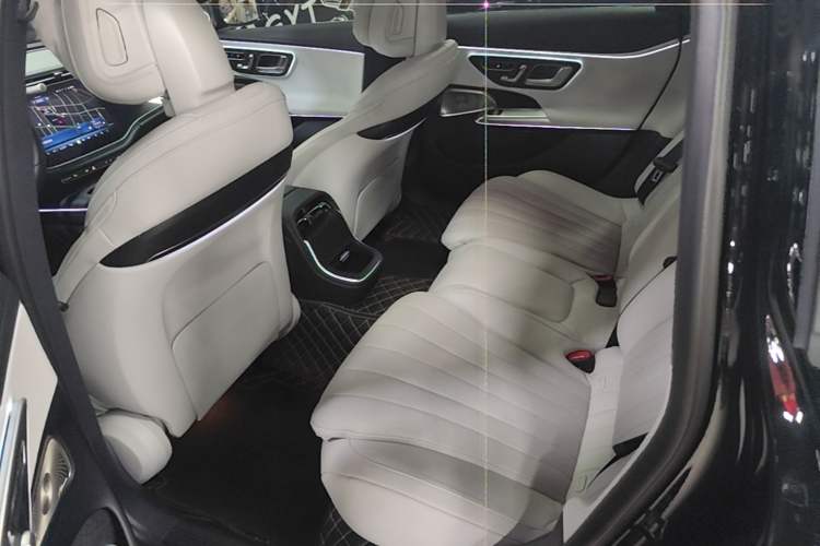 Used Mercedes-Benz E-Class 2024 Facelift E 300 L Luxury Edition Left Rear Seat