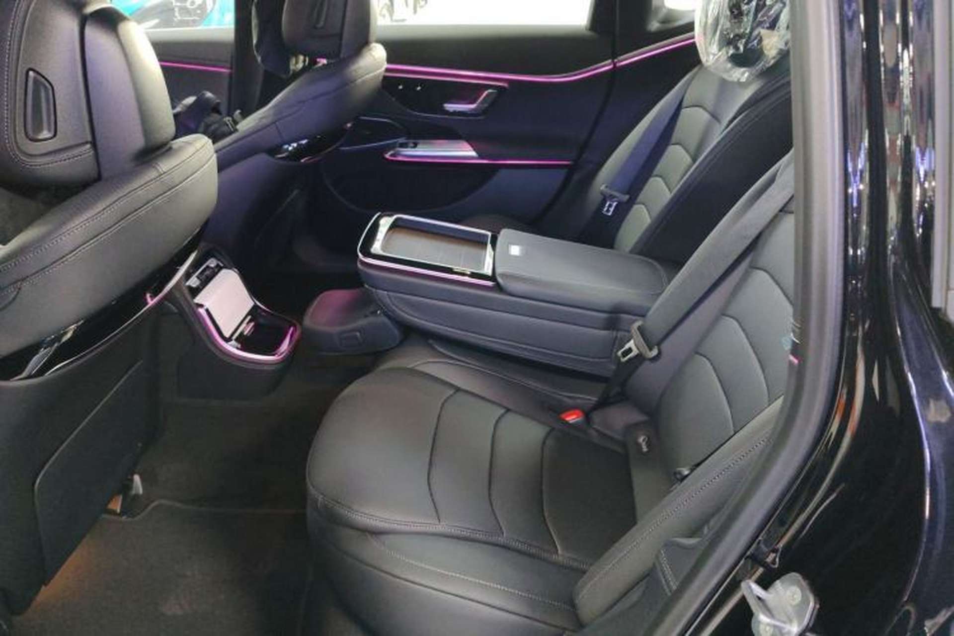 Used Mercedes-Benz E-Class 2024 E 260 L 4MATIC Sport Edition Left Rear Seat