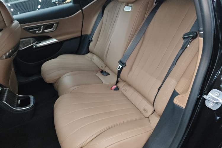 Used Mercedes-Benz E-Class 2024 Facelift E 300 L Luxury Edition Left Rear Seat
