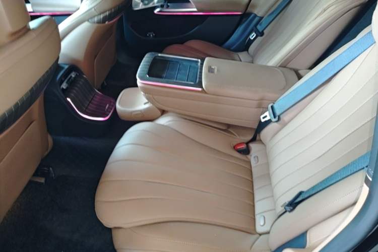 Used Mercedes-Benz E-Class 2024 Facelift E 300 L Luxury Edition Left Rear Seat
