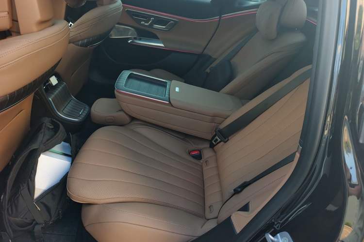 Used Mercedes-Benz E-Class 2024 E 300 L Luxury Model Left Rear Seat