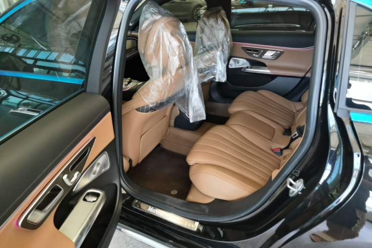 Used Mercedes-Benz E-Class 2024 E 300 L Luxury Model Left Rear Seat