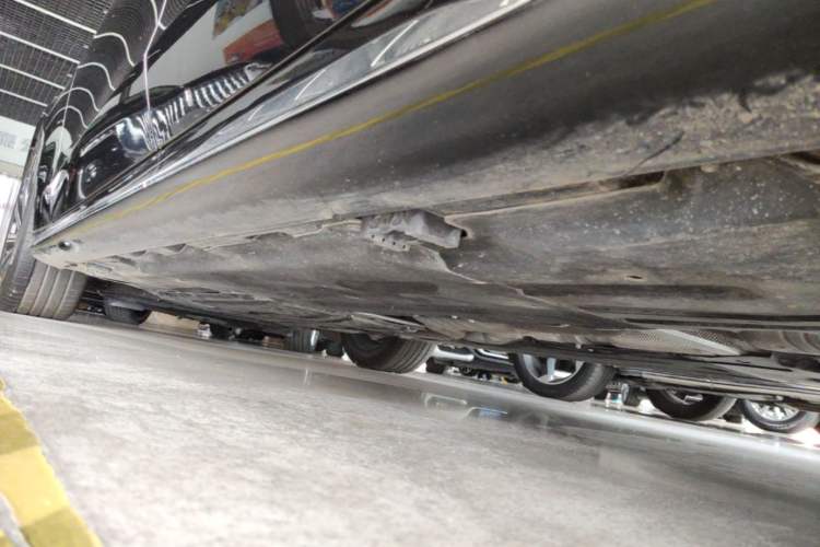 Used Mercedes-Benz E-Class 2024 E 300 L Luxury Model Left Side Sill