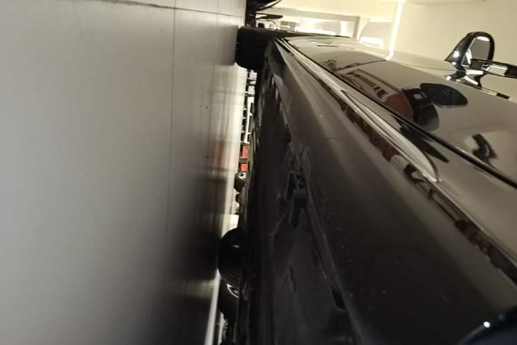 Used Mercedes-Benz E-Class 2024 Refresh E 300 L Stylish Edition Left Side Sill
