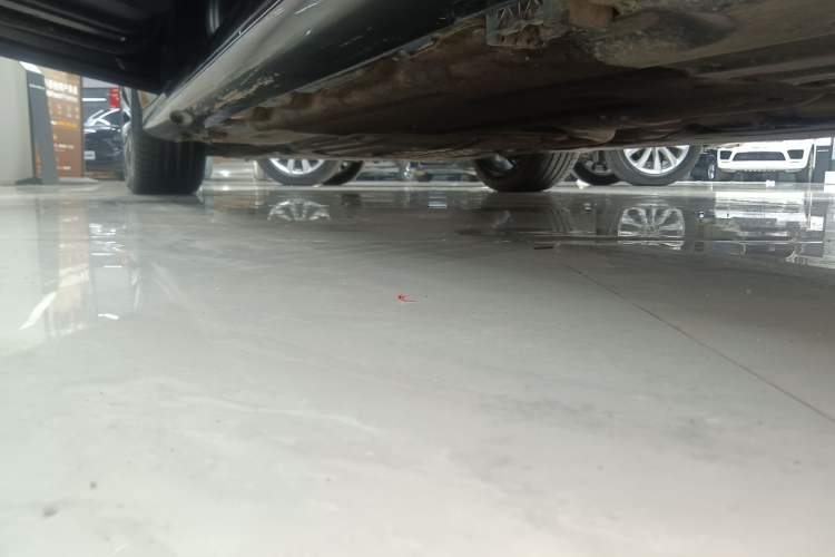 Used Mercedes-Benz E-Class 2024 E 300 L Luxury Model Left Side Sill