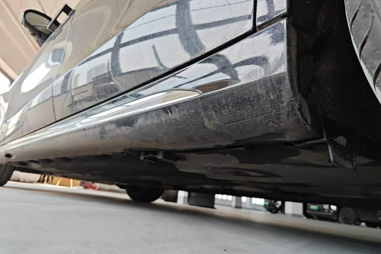 Used Mercedes-Benz E-Class 2024 E 300 L Luxury Model Left Side Sill