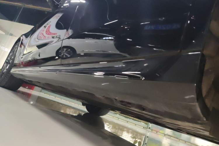Used Mercedes-Benz E-Class 2024 E 300 Luxury Sport Edition Left Side Sill