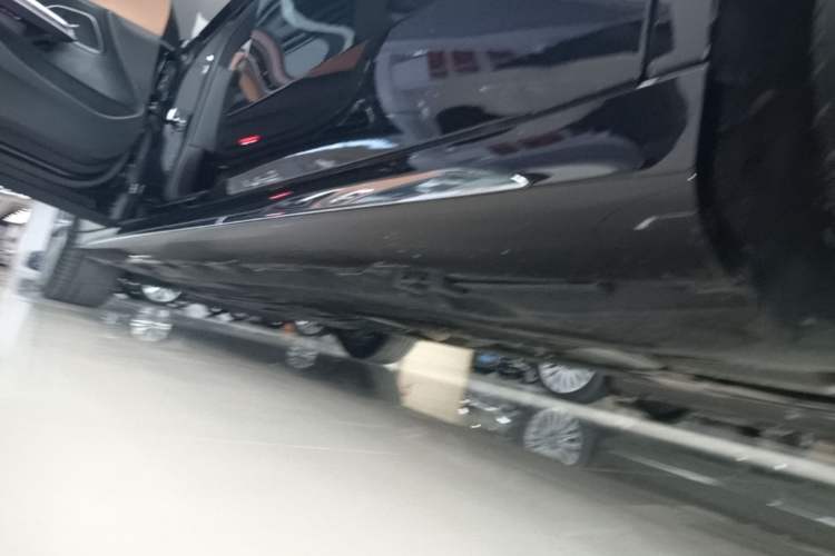 Used Mercedes-Benz E-Class 2024 Refresh E 300 L Stylish Edition Left Side Sill