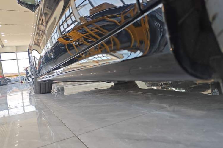 Used Mercedes-Benz E-Class 2024 E 300 L Luxury Model Left Side Sill