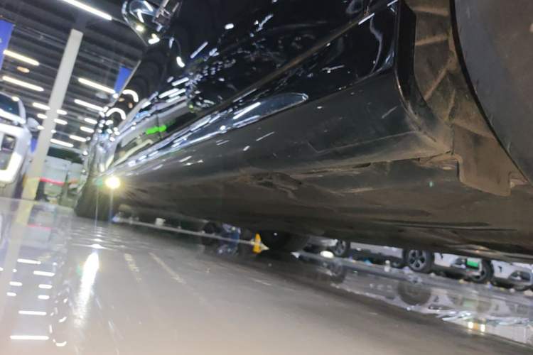 Used Mercedes-Benz E-Class 2024 E 300 L Luxury Model Left Side Sill
