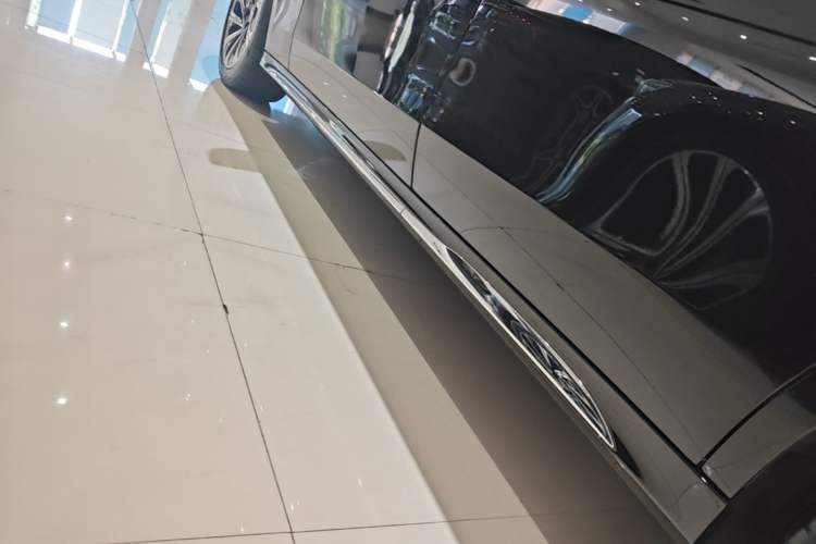 Used Mercedes-Benz E-Class 2024 Facelift E 300 L Luxury Edition Left Side Sill