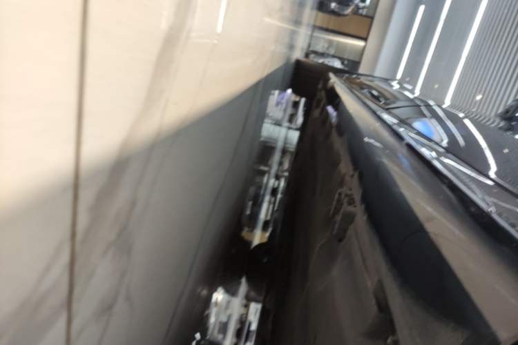Used Mercedes-Benz E-Class 2024 E 300 L Luxury Model Left Side Sill