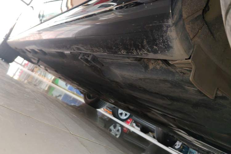 Used Mercedes-Benz E-Class 2024 E 300 L Stylish Model Left Side Sill