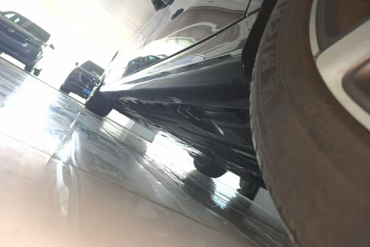 Used Mercedes-Benz E-Class 2024 Refresh E 300 L Stylish Edition Left Side Sill