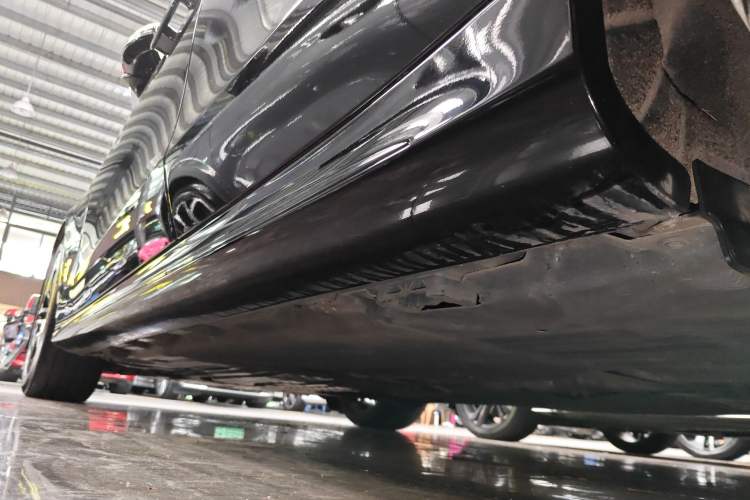 Used Mercedes-Benz E-Class 2024 E 260 Sport Edition Left Side Sill