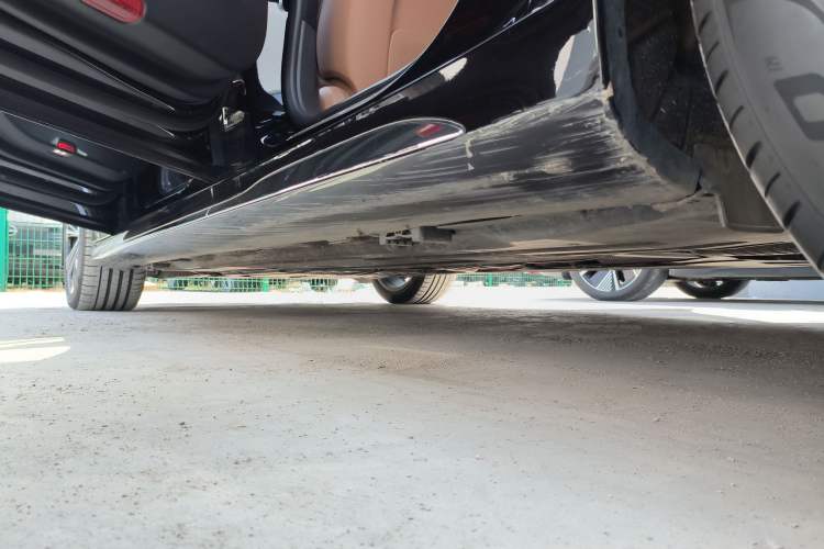 Used Mercedes-Benz E-Class 2024 Facelift E 300 L Fashion Sport Edition Left Side Sill