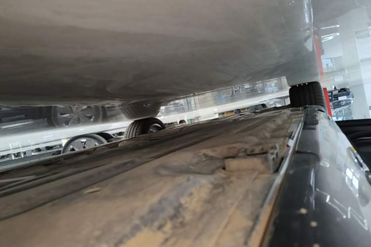 Used Mercedes-Benz E-Class 2024 E 300 L Luxury Model Left Side Sill